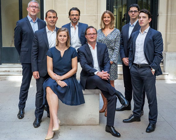 L’équipe d’Innovafonds, de gauche à droite : Franck Urbanski,, Cyril Chaumien, Anthony Dubut,  Pauline Eloy, Nathanaël Lefebvre, Benjamin Colzart. Assis : Clémentine Bonvallet et Olivier Richard.