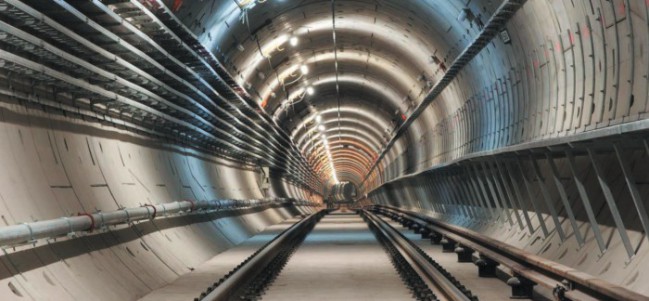 Segments du tunnel de métro de Rennes. Les éléments en béton comprennent des puces RFID pour récupérer des informations sur la structure une fois montée.